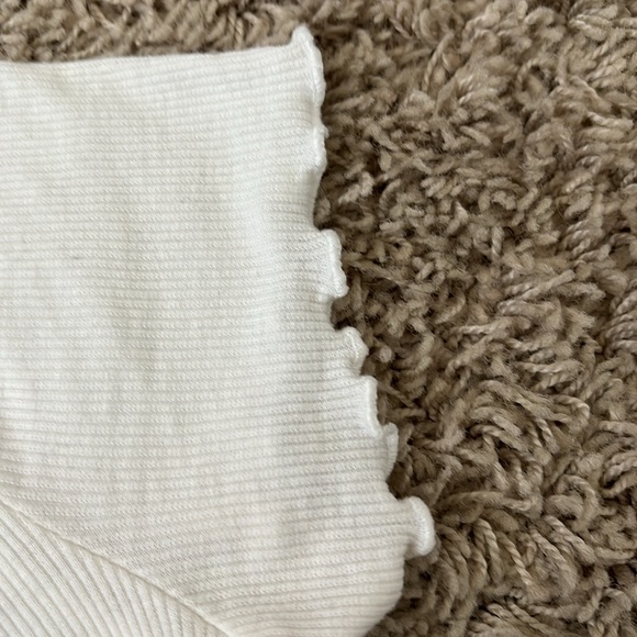 Hollister Must Have Collection button up ribbed top - Picture 4 of 4